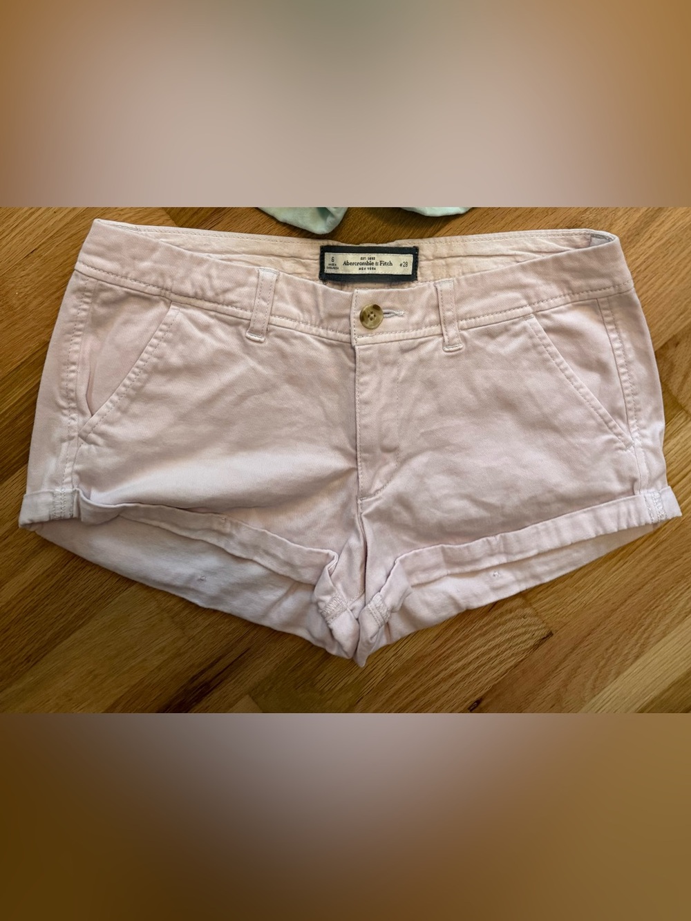 Women’s Abercrombie & Fitch Pale Pink Shorts - Size 6